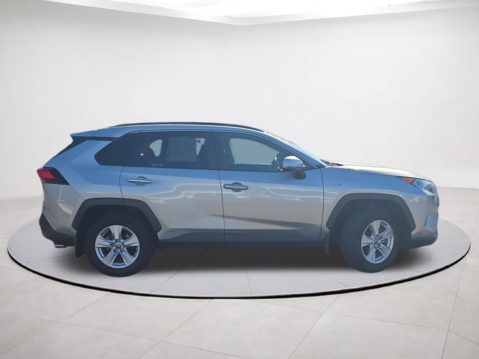 Used 2021 Toyota RAV4 XLE w/ Convenience Package image 8