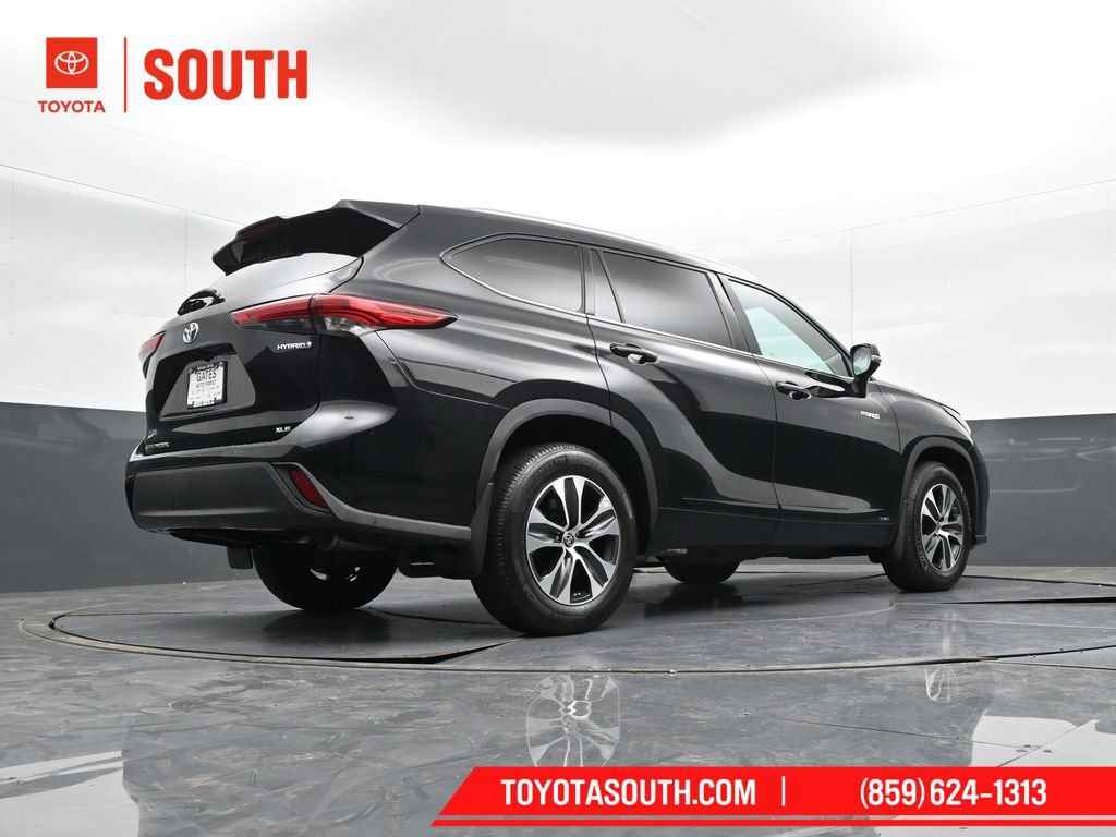 Used 2020 Toyota Highlander XLE AWD/4WD image 42
