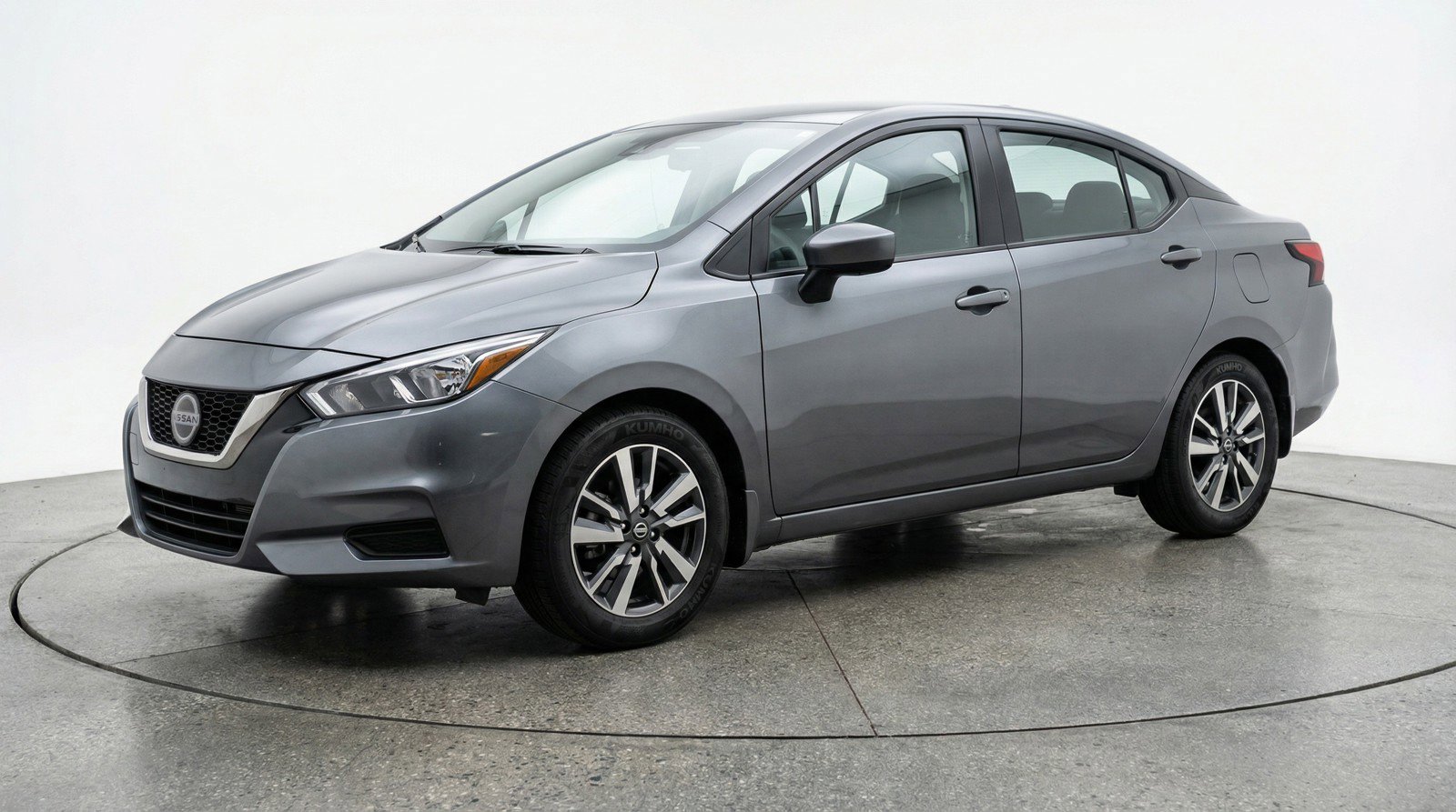Used 2025 Nissan Versa SV image 3