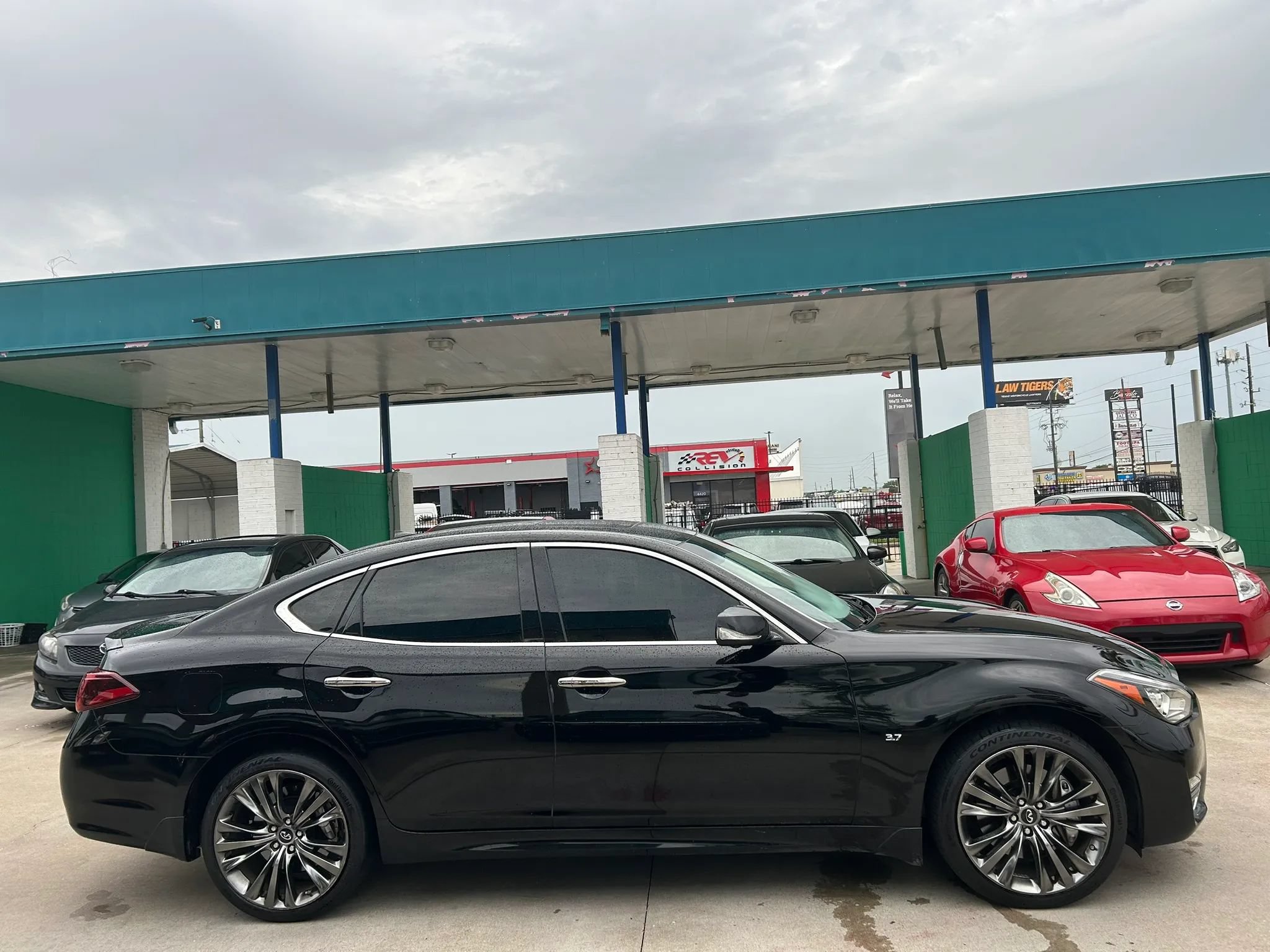 Used 2017 INFINITI Q70 3.7 AWD/4WD image 6