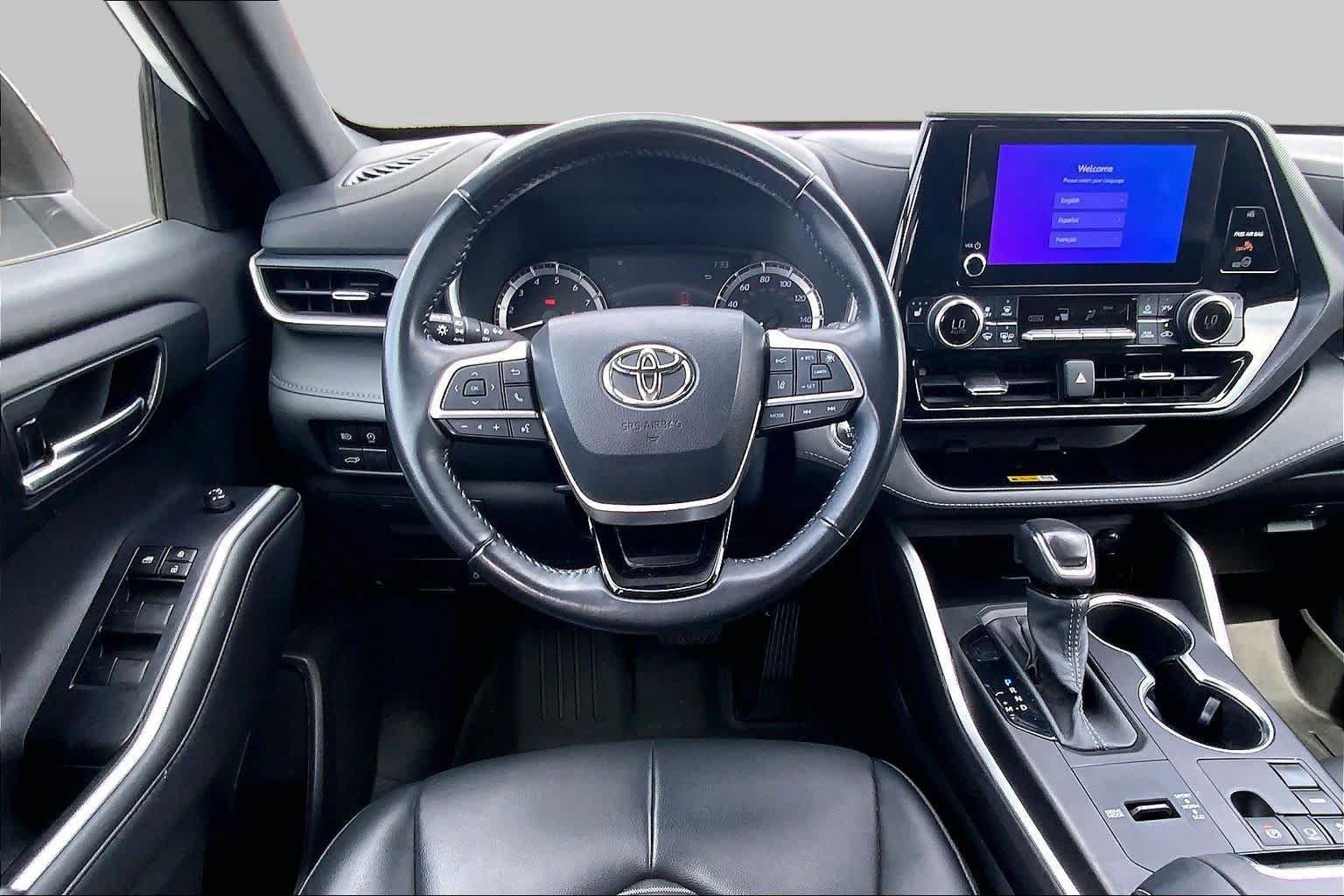 Used 2023 Toyota Highlander XSE FWD image 6