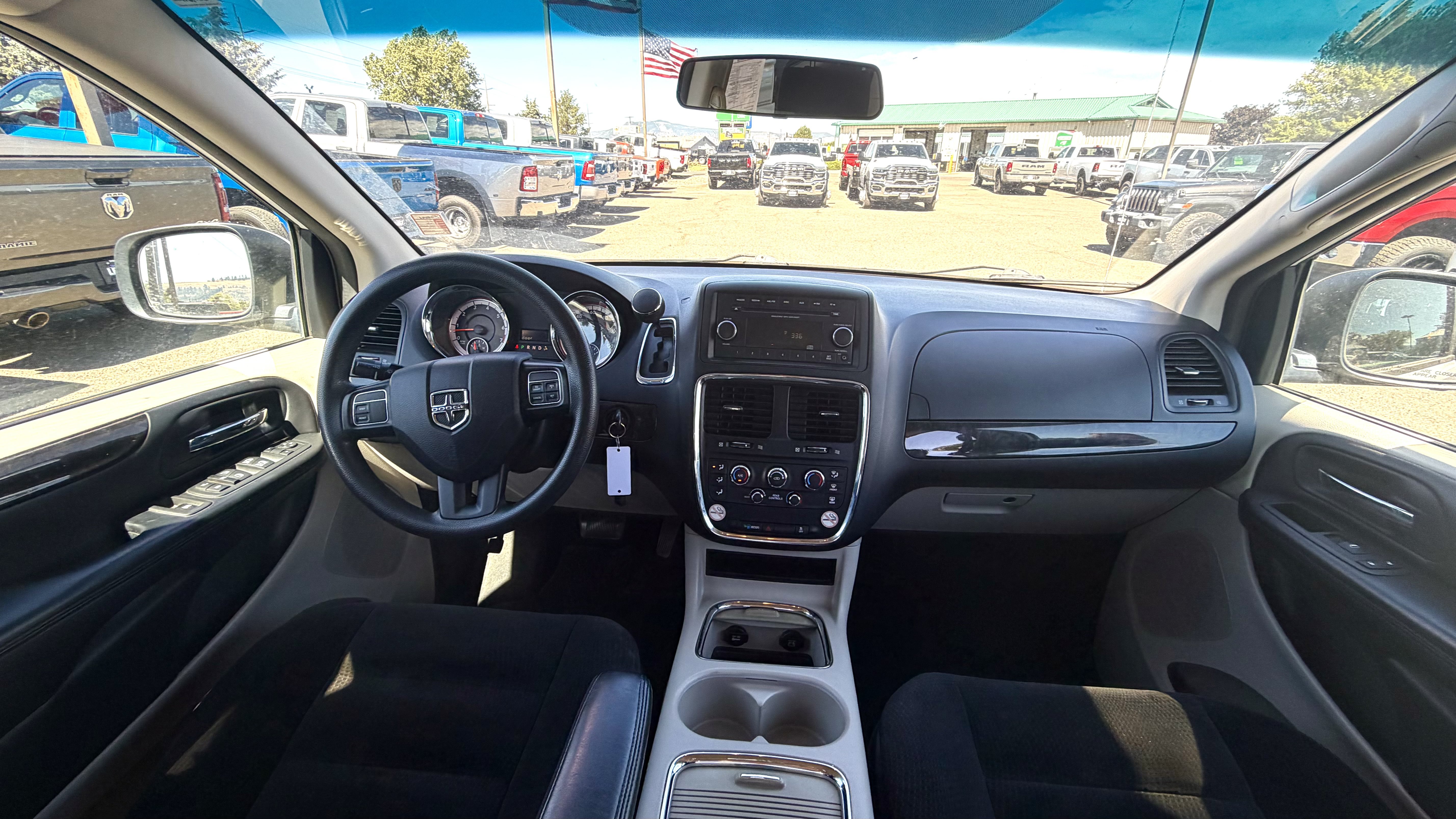 Used 2015 Dodge Grand Caravan SXT FWD image 12