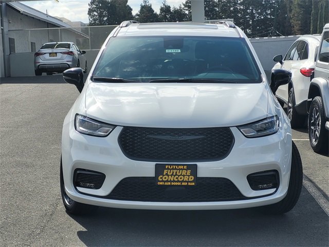 New 2026 Chrysler Pacifica Limited w/ S Appearance Package image 8