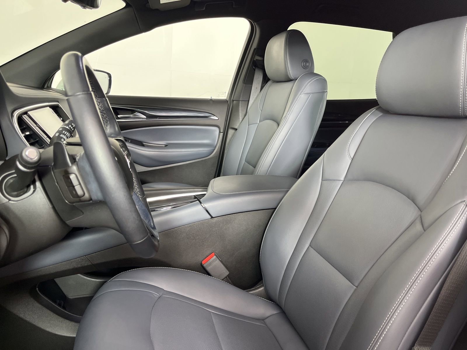 Used 2022 Buick Enclave Essence w/ Sport Touring Edition FWD image 8