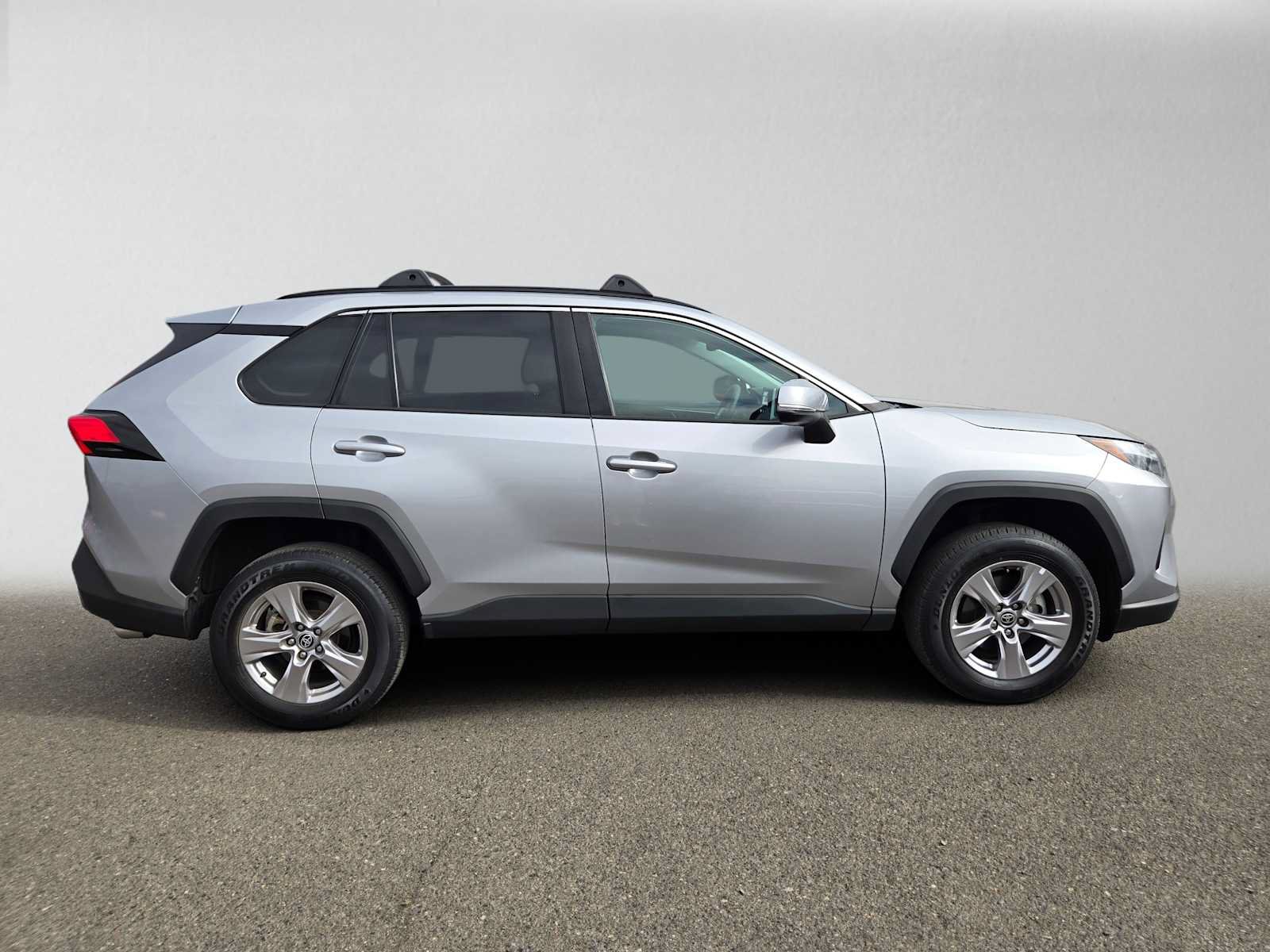Used 2023 Toyota RAV4 XLE AWD/4WD image 2