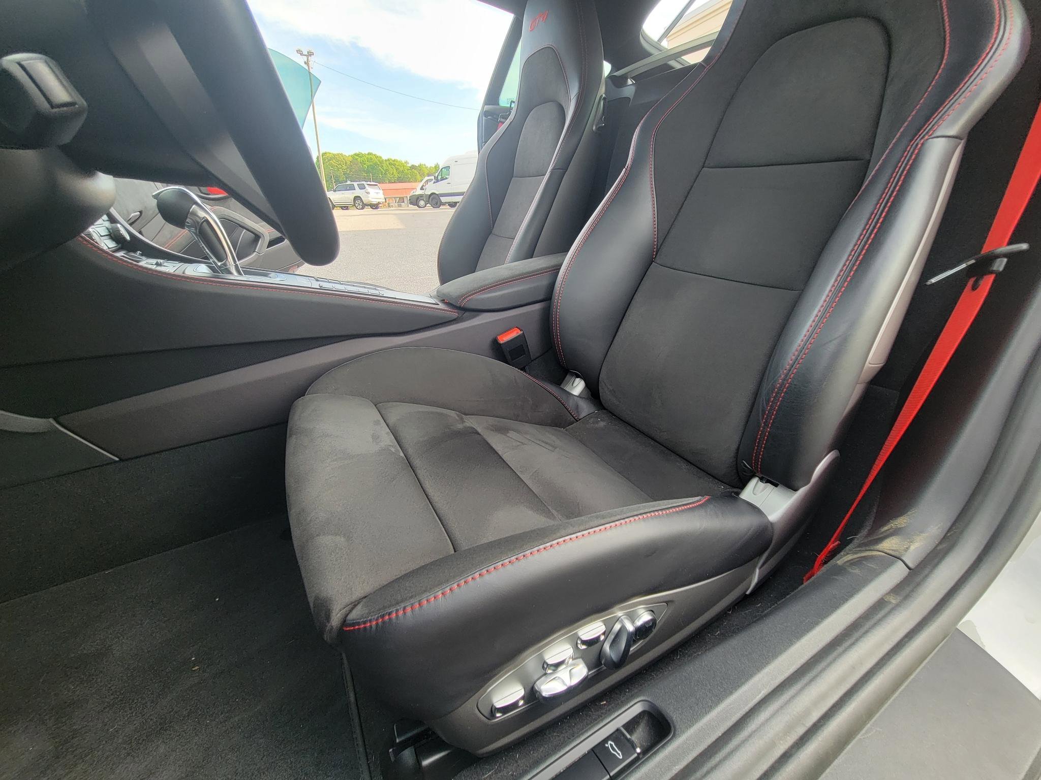 Used 2022 Porsche 718 Cayman GT4 RWD image 28