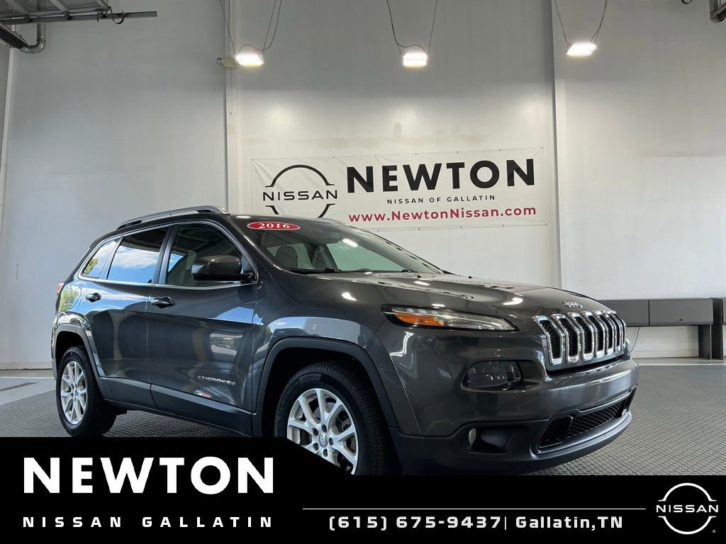 Used 2016 Jeep Cherokee Latitude w/ Comfort/Convenience Group FWD image 27
