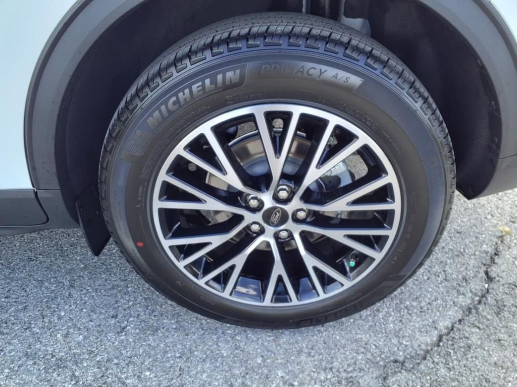 New 2024 Ford Escape SE w/ PHEV Premium Package image 18