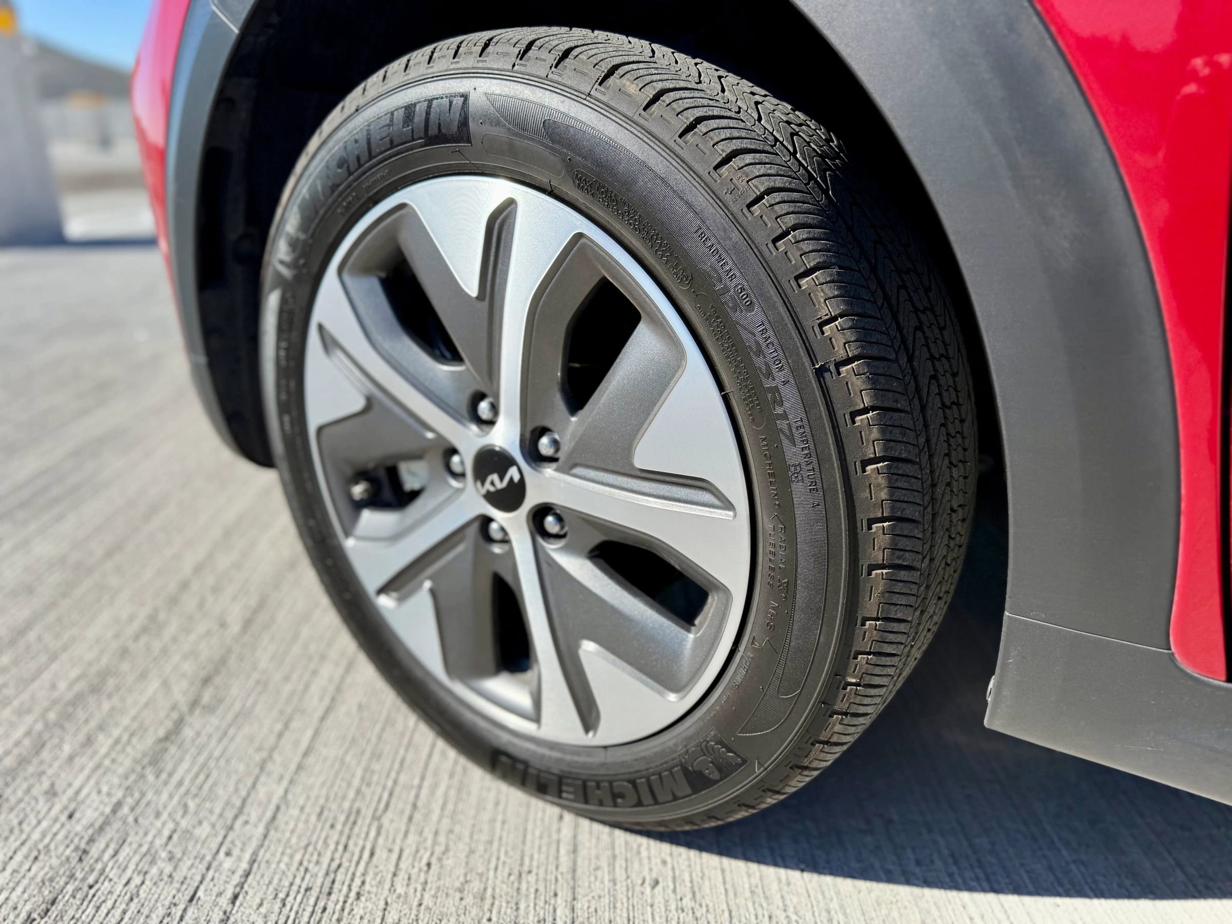 Used 2022 Kia Niro EX image 18