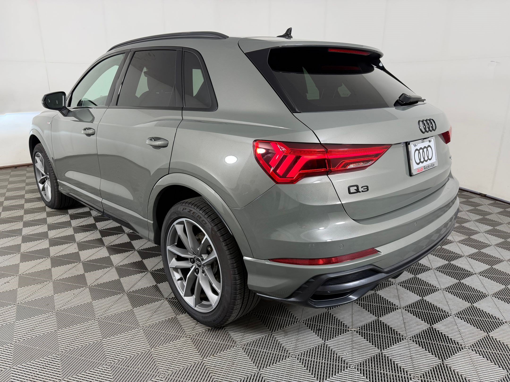 Certified 2022 Audi Q3 2.0T Premium Plus w/ Premium Plus Package AWD/4WD image 3