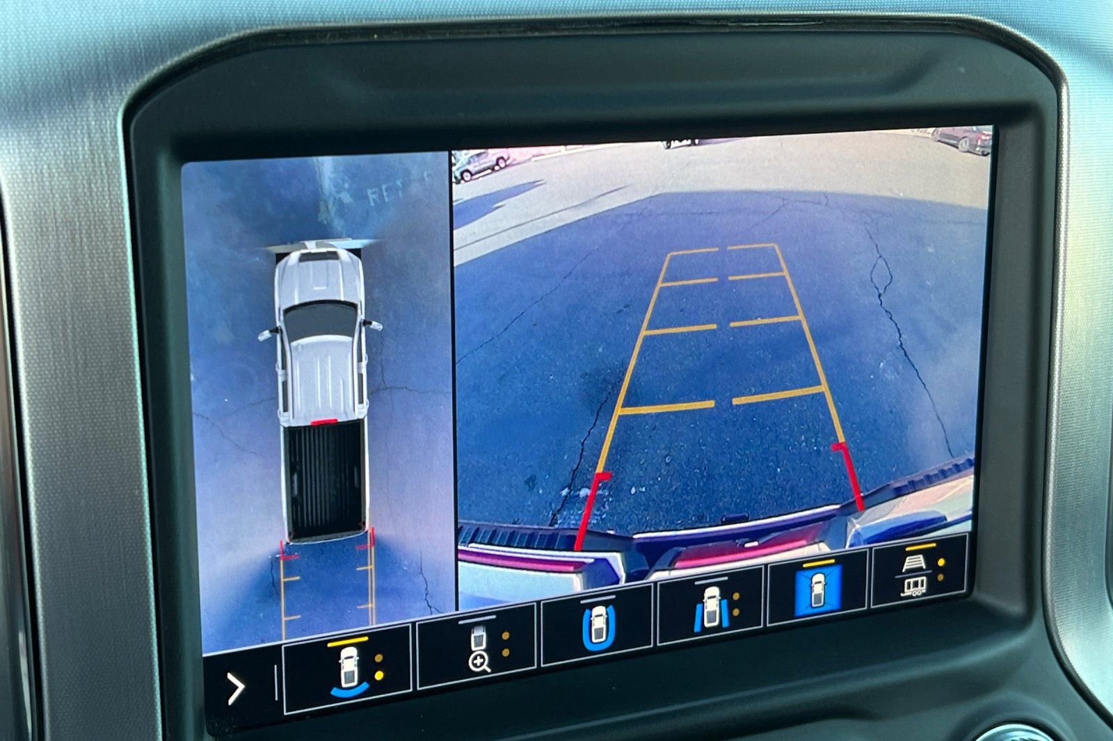 Used 2023 GMC Sierra 3500 SLT w/ SLT Premium Package image 28