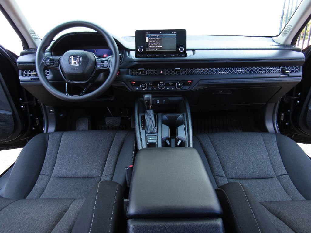 Used 2025 Honda Accord SE image 9