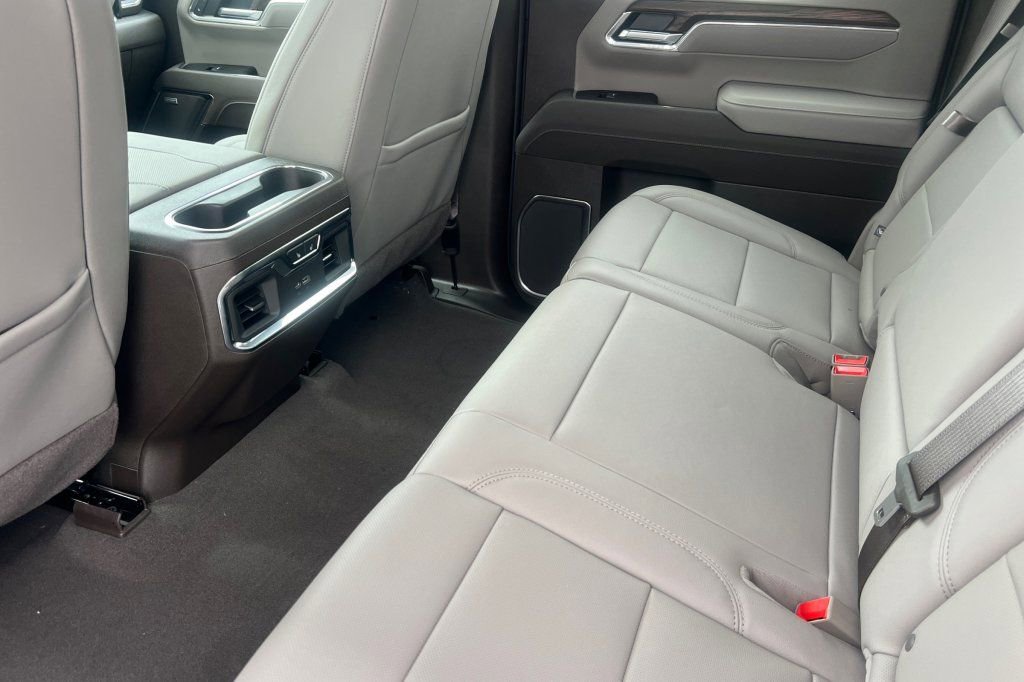 New 2026 GMC Sierra 1500 SLT image 9