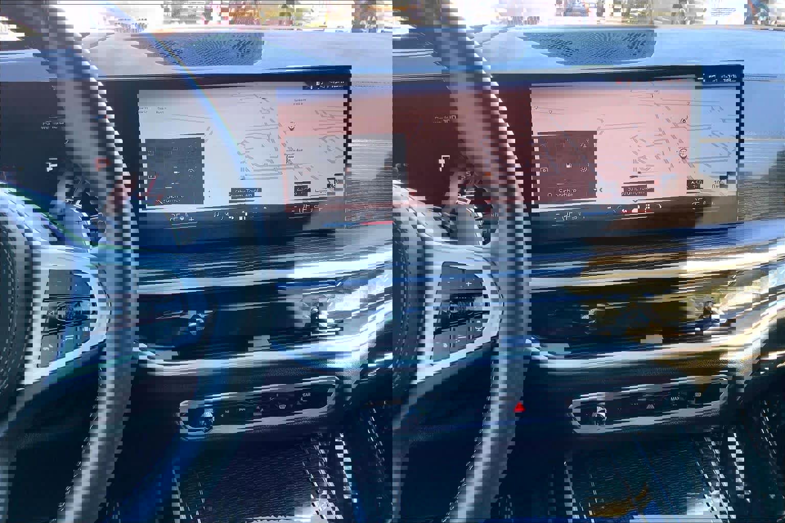 Used 2025 BMW X7 M60i w/ Climate Comfort Package image 7