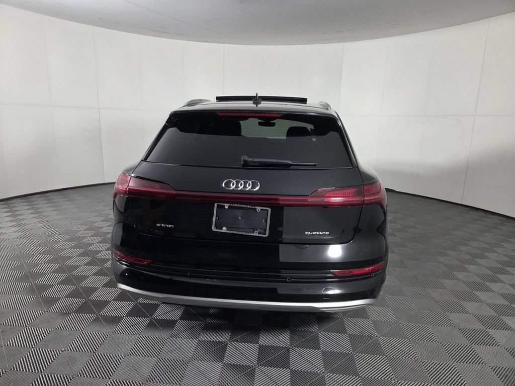 Used 2022 Audi e-tron Premium AWD/4WD image 5