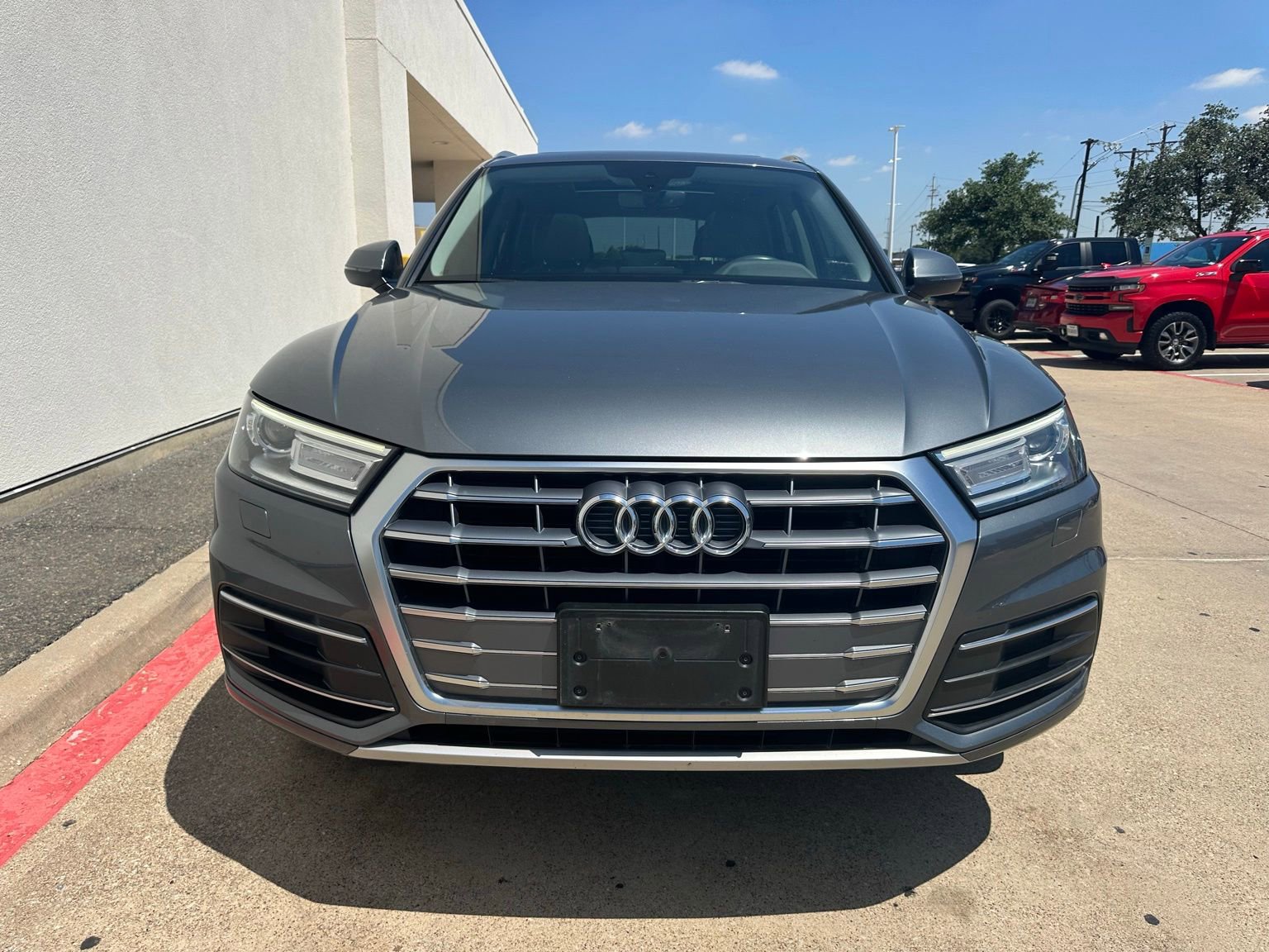 Used 2019 Audi Q5 2.0T Premium w/ Convenience Package AWD/4WD image 2