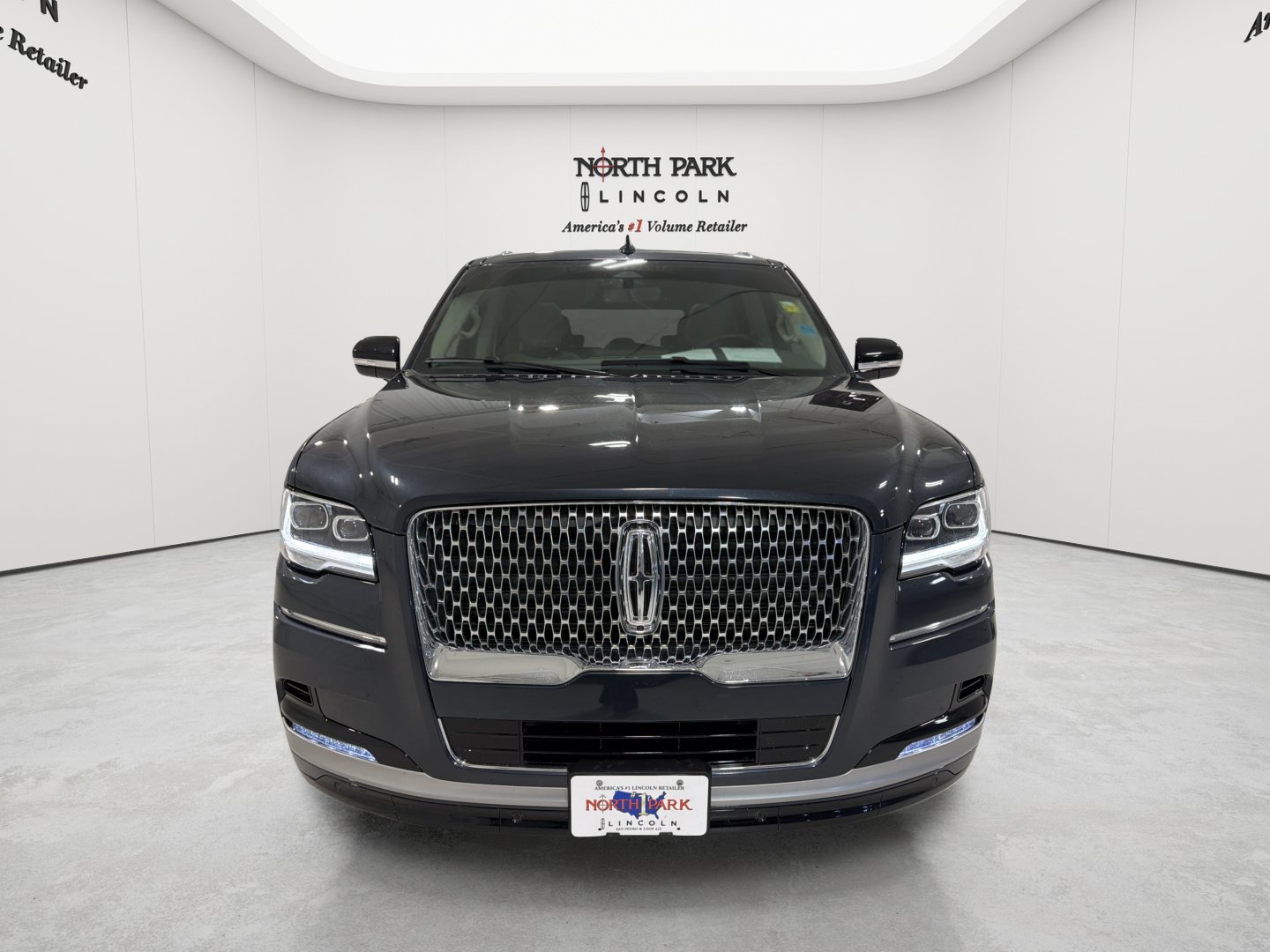 Used 2022 Lincoln Navigator 2WD image 8