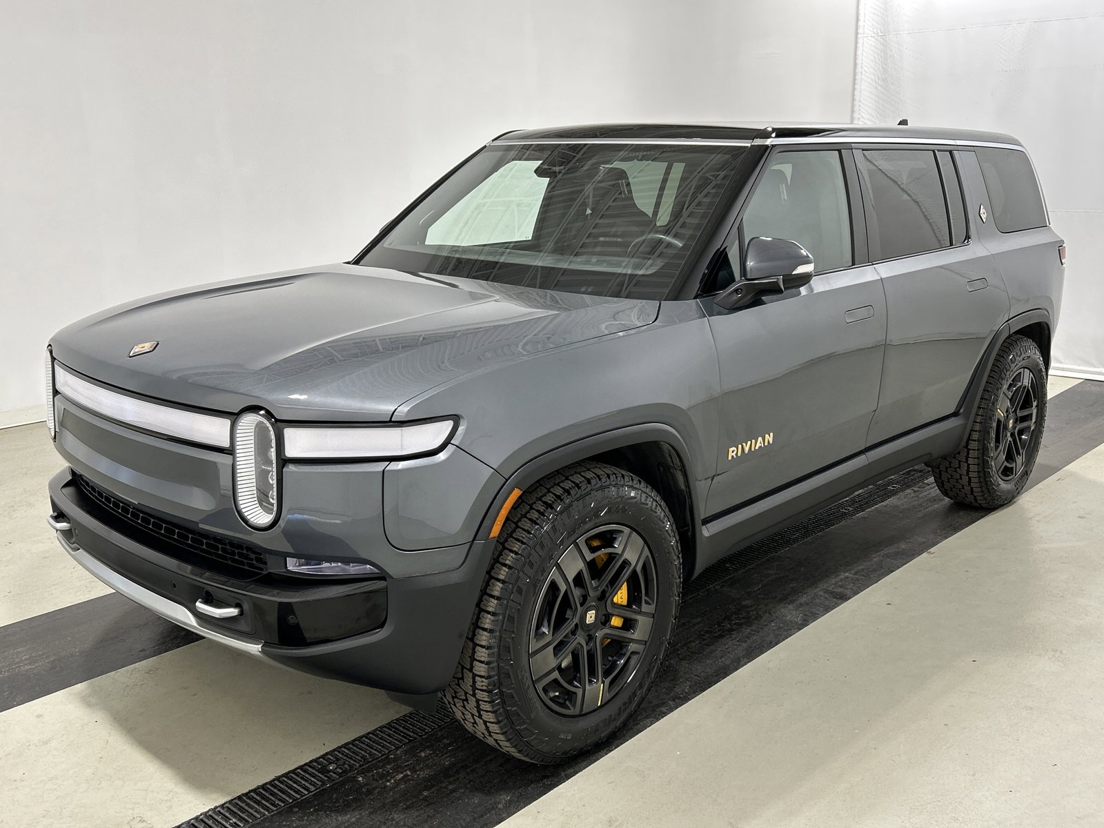 Used 2022 Rivian R1S Launch Edition image 1