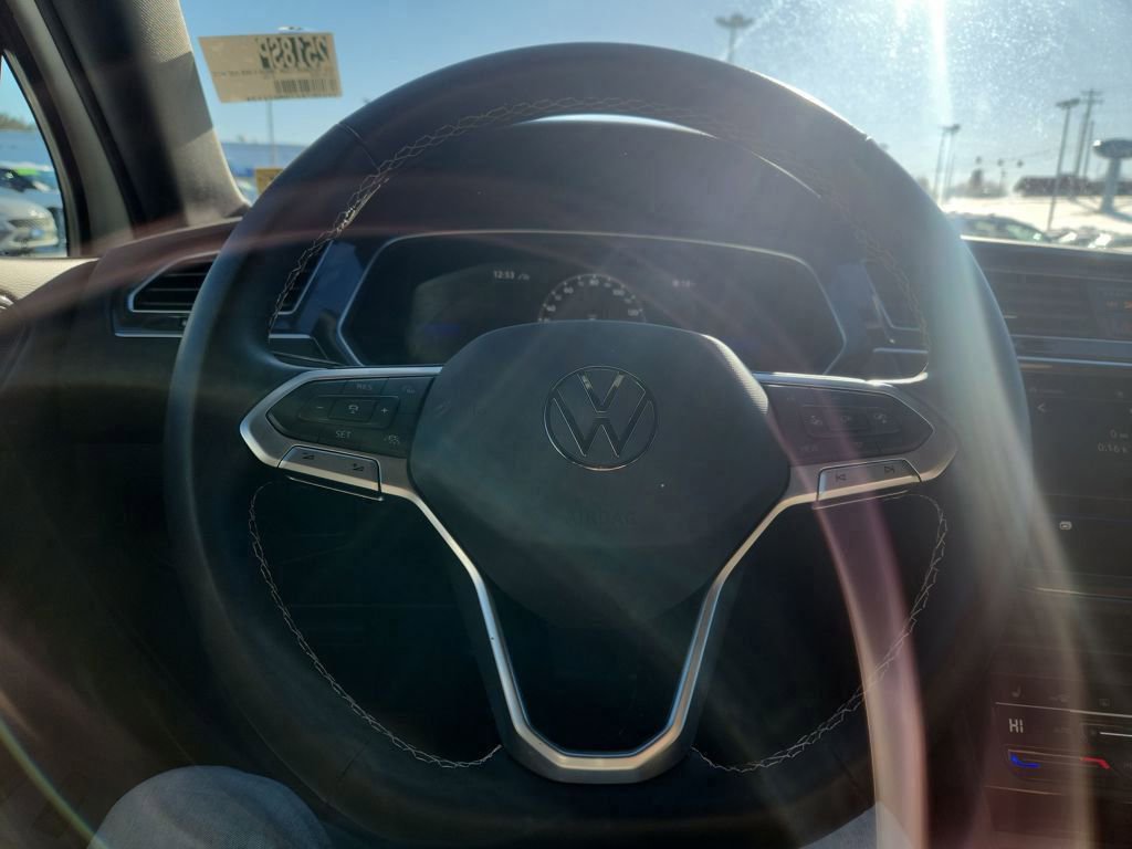 Certified 2024 Volkswagen Tiguan SE image 13