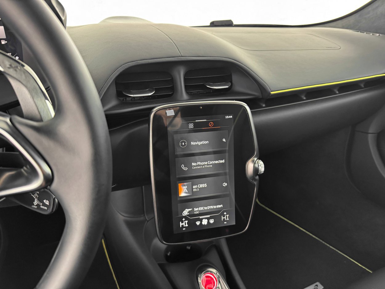 Used 2023 McLaren Artura image 18