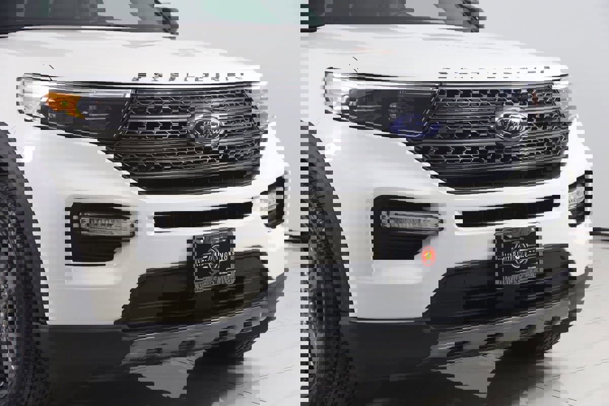 Used 2023 Ford Explorer XLT w/ Equipment Group 202A image 40