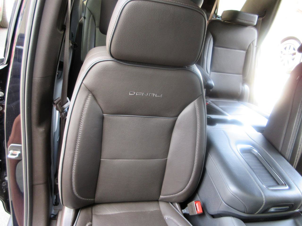 Used 2024 GMC Yukon Denali w/ Advanced Technology Package image 31