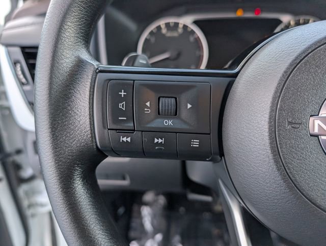 Used 2022 Nissan Rogue SV image 11