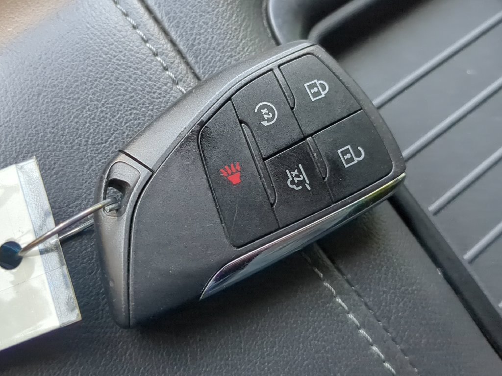 Used 2023 GMC Yukon SLE AWD/4WD image 35