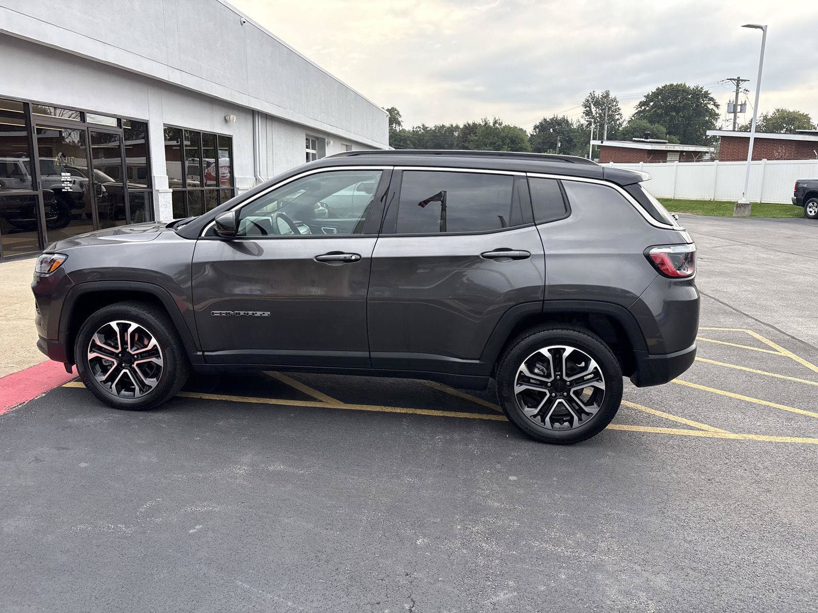 Used 2023 Jeep Compass Limited AWD/4WD image 8