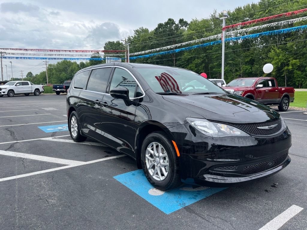 New 2025 Chrysler Voyager LX image 4