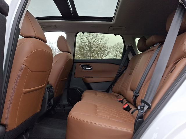 Used 2025 Nissan Rogue Platinum w/ Platinum Premium Package image 10