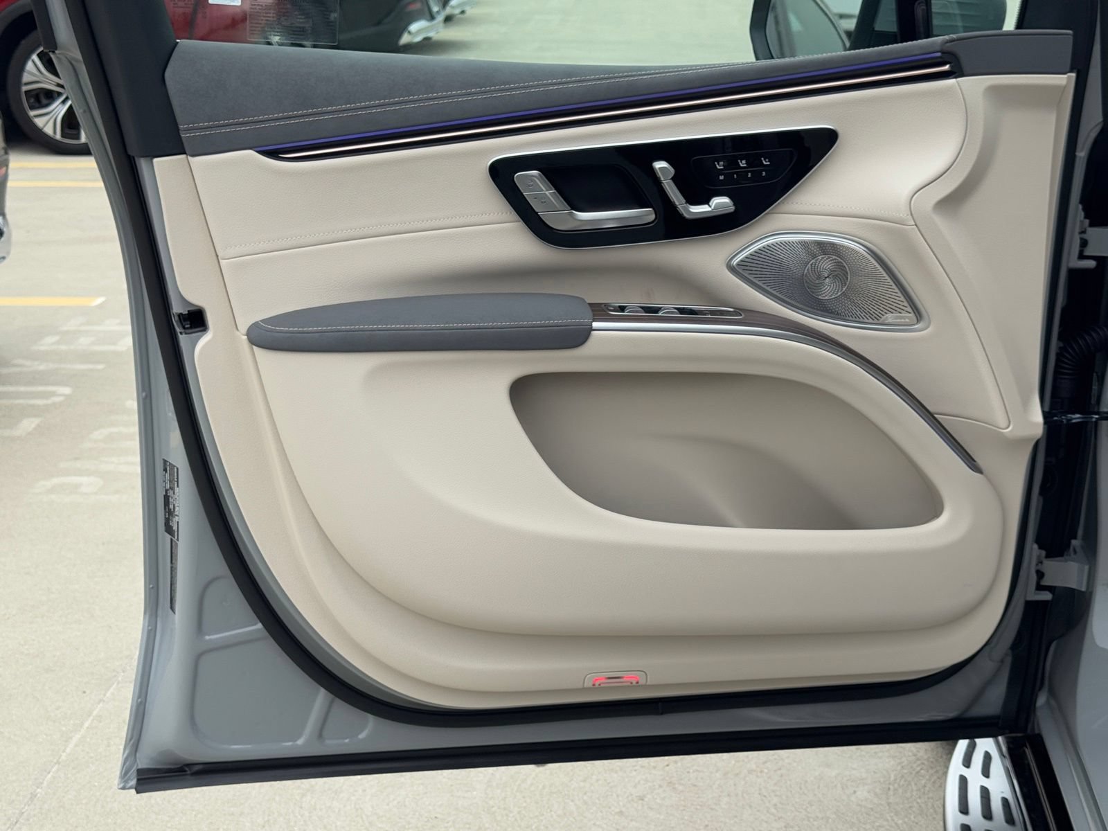 New 2026 Mercedes-Benz EQS 400 4MATIC SUV image 16