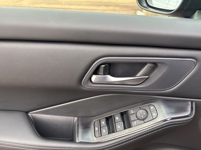 Certified 2026 Nissan Rogue SV image 11