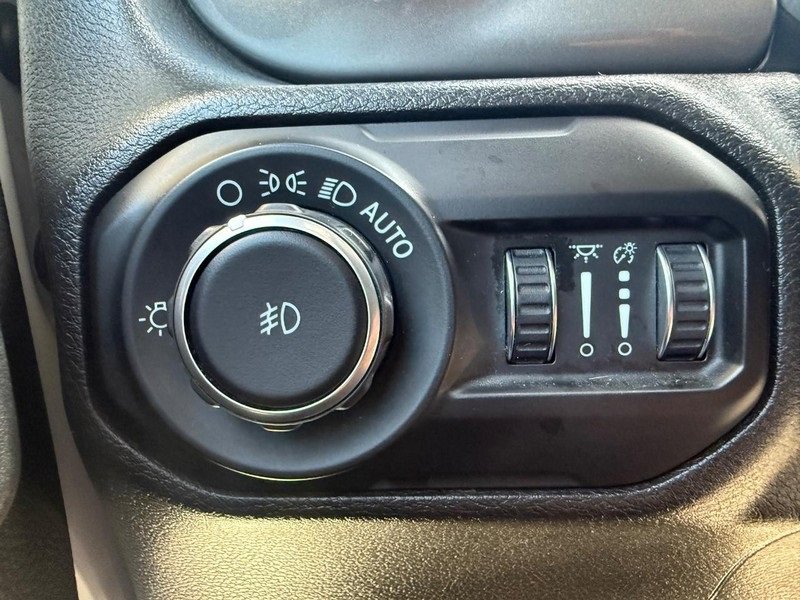 Used 2020 Jeep Wrangler Unlimited Sahara image 28