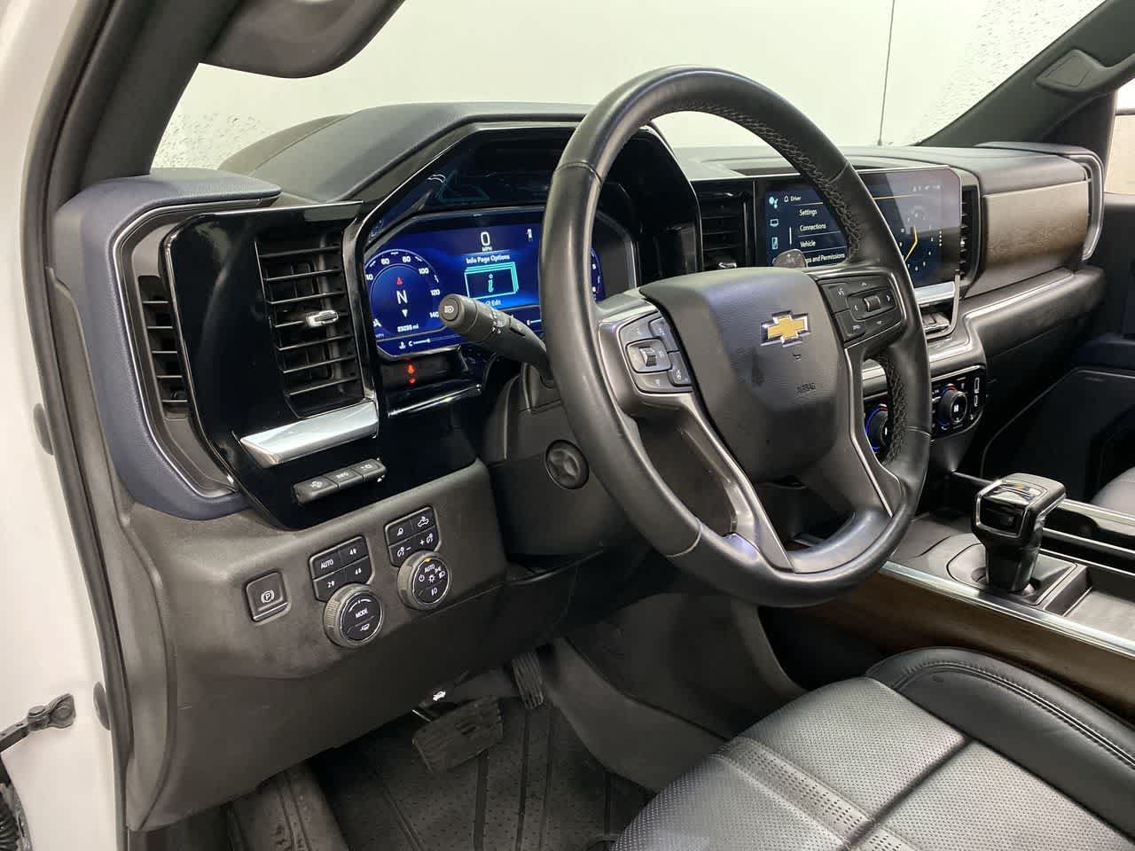 Used 2023 Chevrolet Silverado 1500 High Country w/ Technology Package AWD/4WD image 2