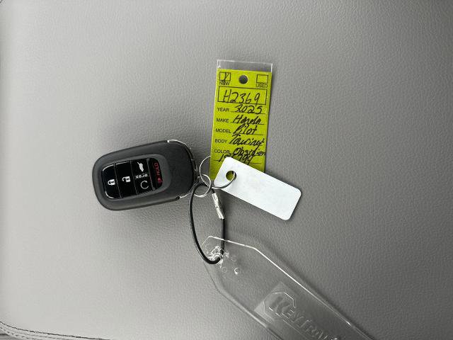 New 2025 Honda Pilot Touring image 28