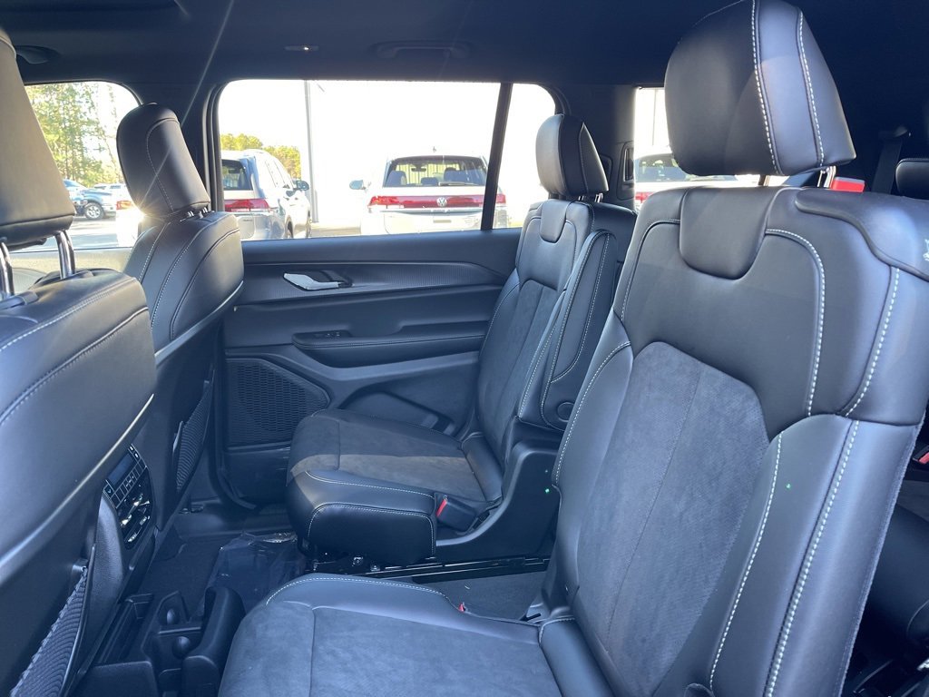 New 2025 Jeep Grand Cherokee L Altitude image 19