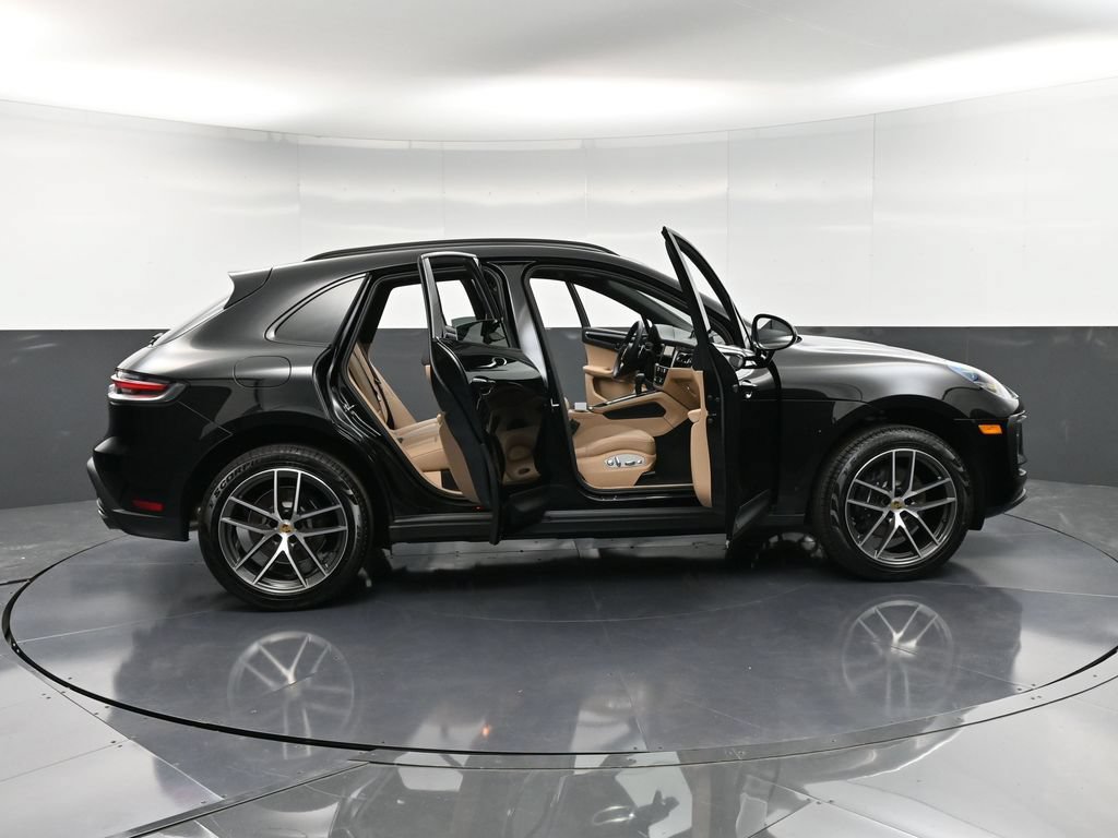 Certified 2026 Porsche Macan AWD/4WD image 36