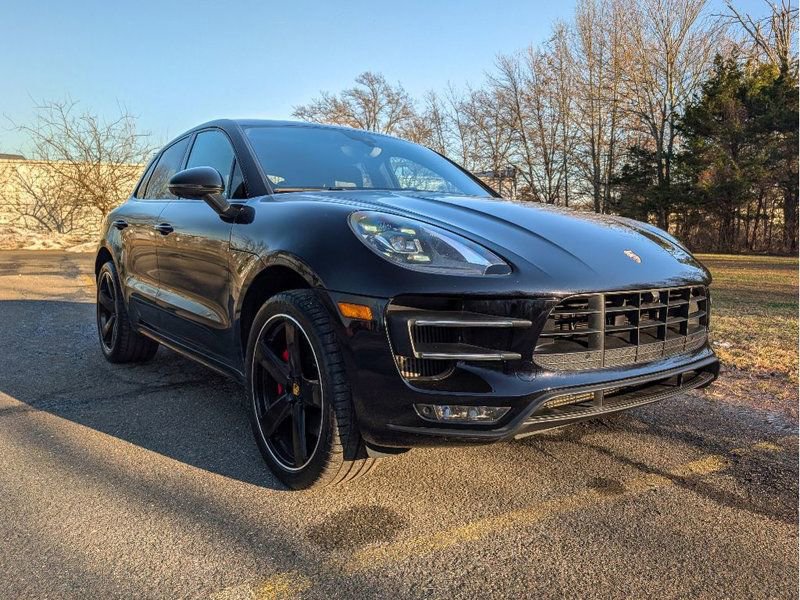 Used 2018 Porsche Macan Turbo image 3