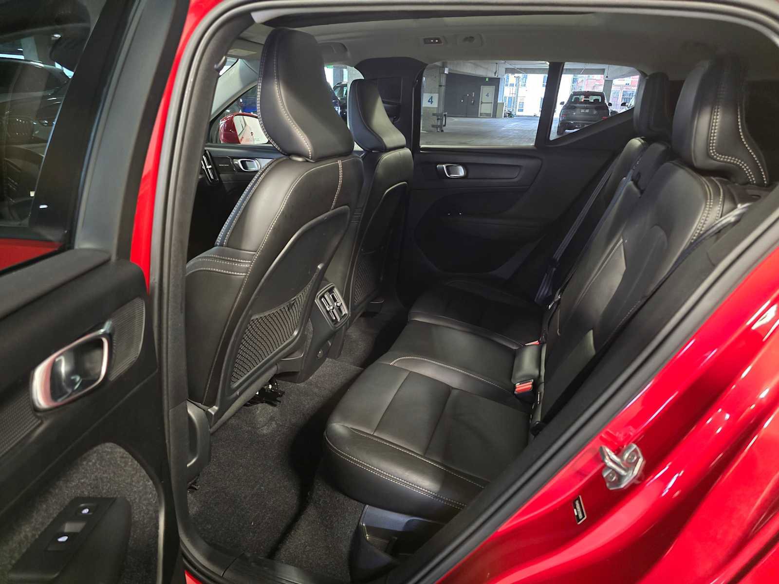 Used 2019 Volvo XC40 T5 Momentum image 28