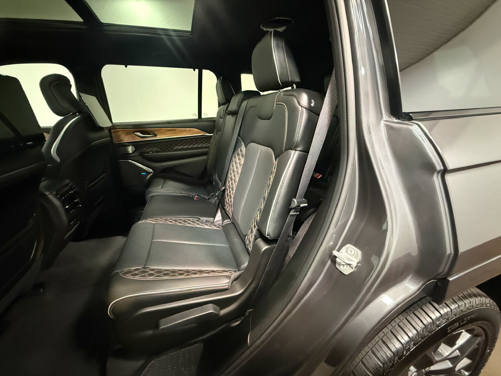 Used 2026 Jeep Grand Cherokee L Summit w/ Obsidian Package AWD/4WD image 8