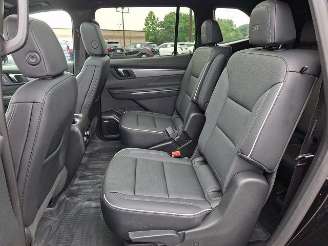 Certified 2026 Buick Enclave Sport Touring w/ Power Package AWD/4WD image 11