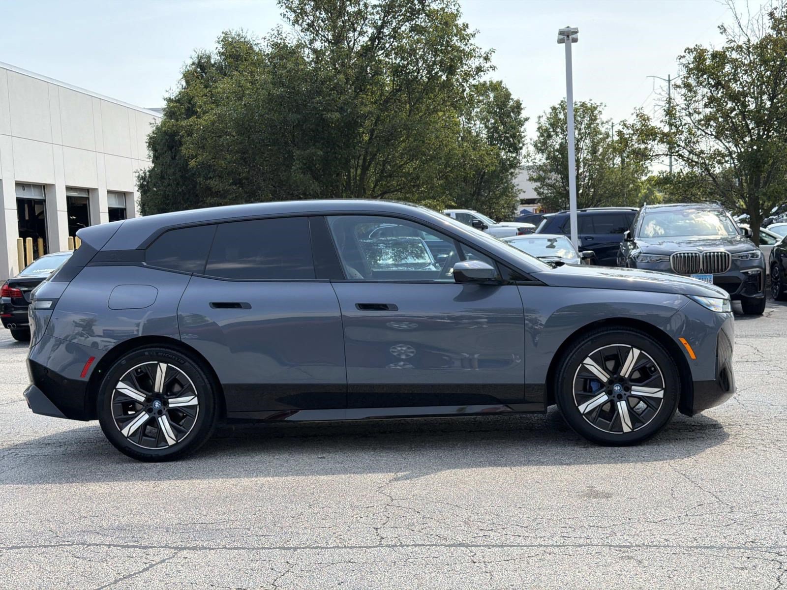 Certified 2022 BMW iX xDrive50 w/ Sport Package AWD/4WD image 4