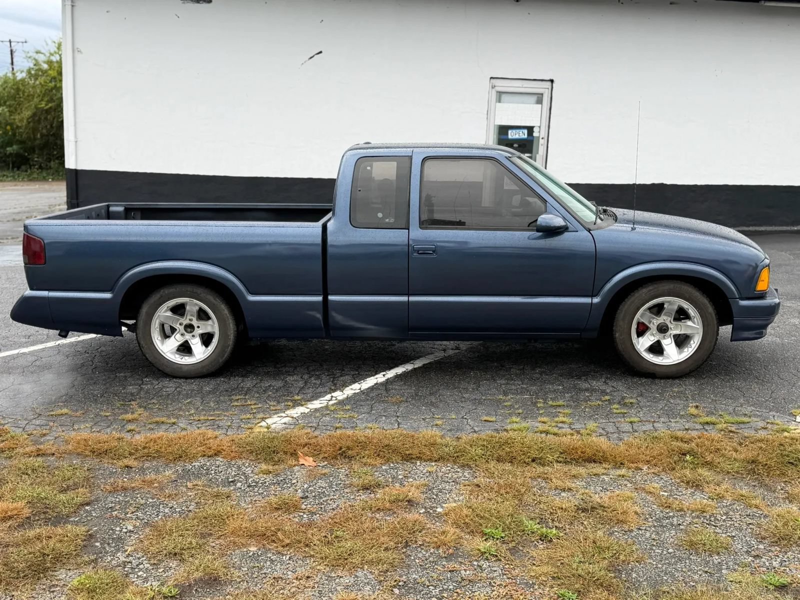 Used 1995 Chevrolet S10 Pickup LS RWD image 4