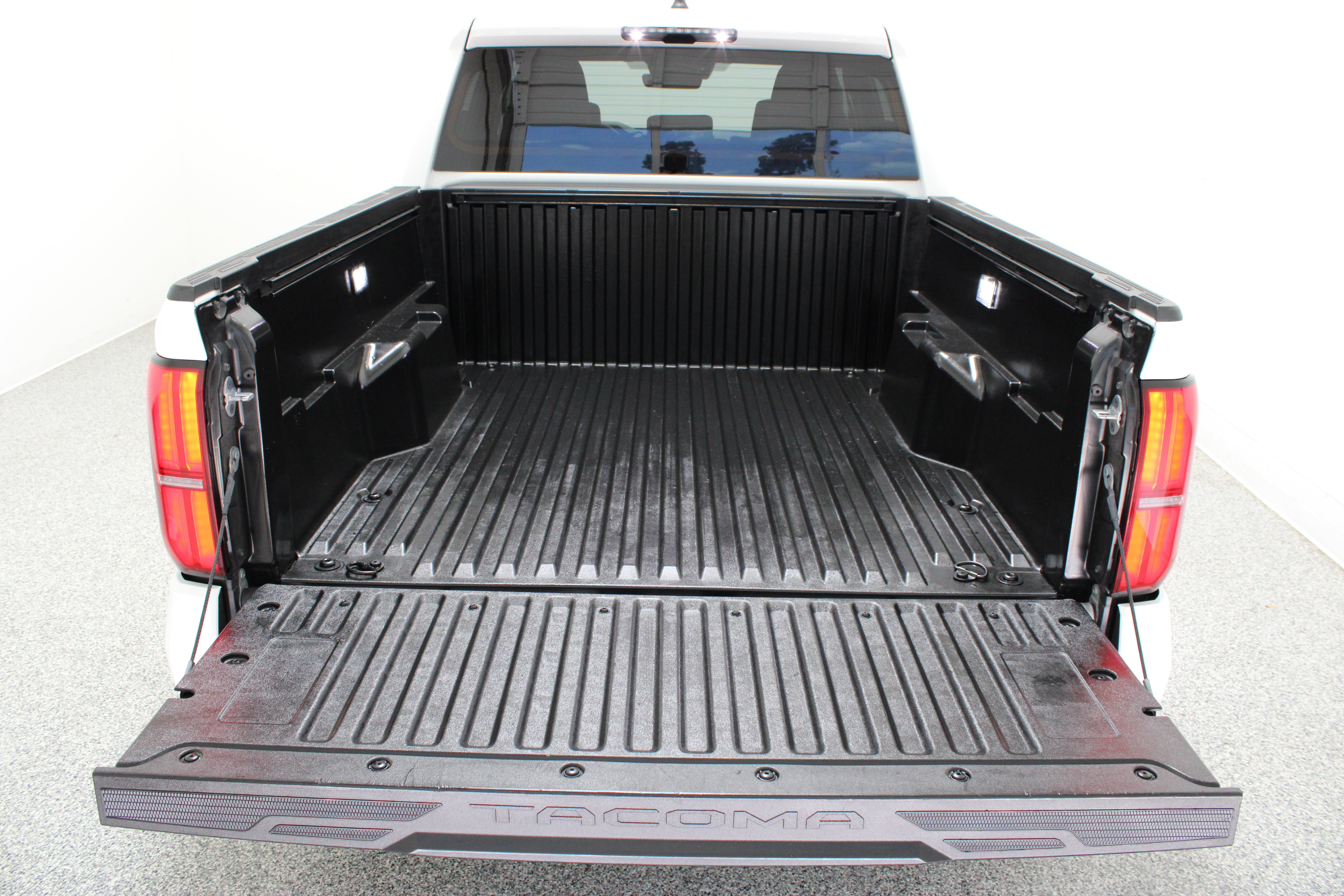 Used 2025 Toyota Tacoma TRD Off-Road AWD/4WD image 31
