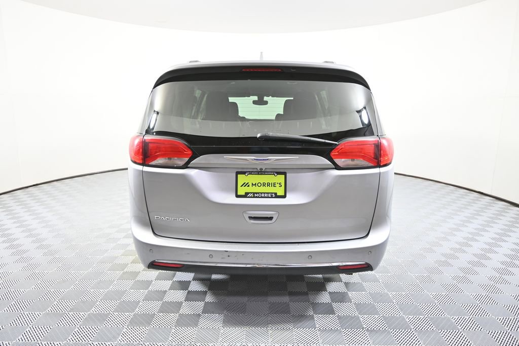 Used 2020 Chrysler Pacifica Touring-L image 5