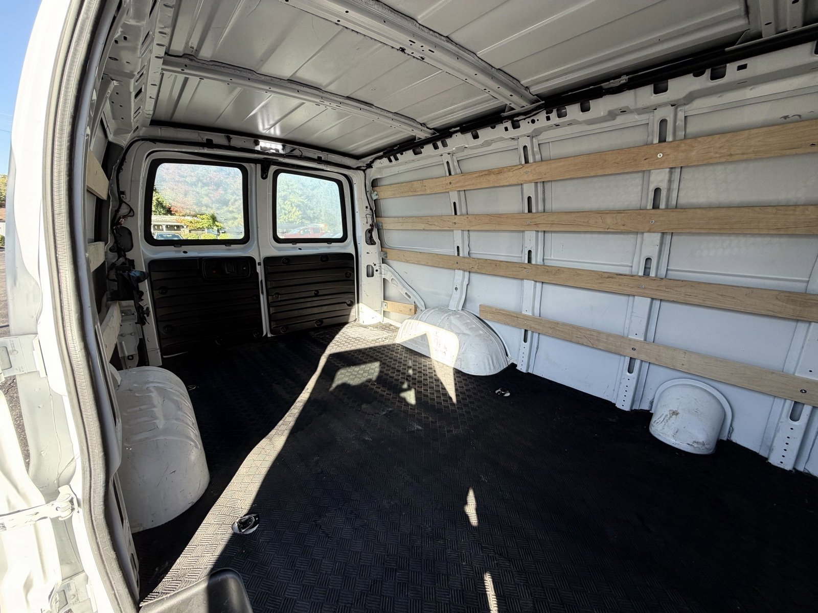 Used 2023 Chevrolet Express 2500 w/ Driver Convenience Package image 14