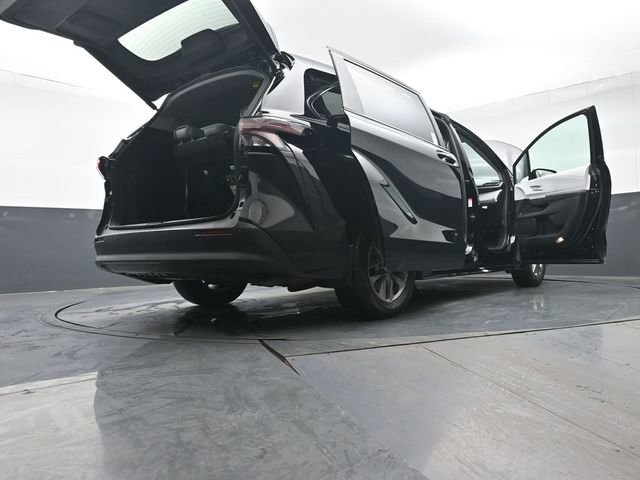 Used 2025 Toyota Sienna XLE image 56