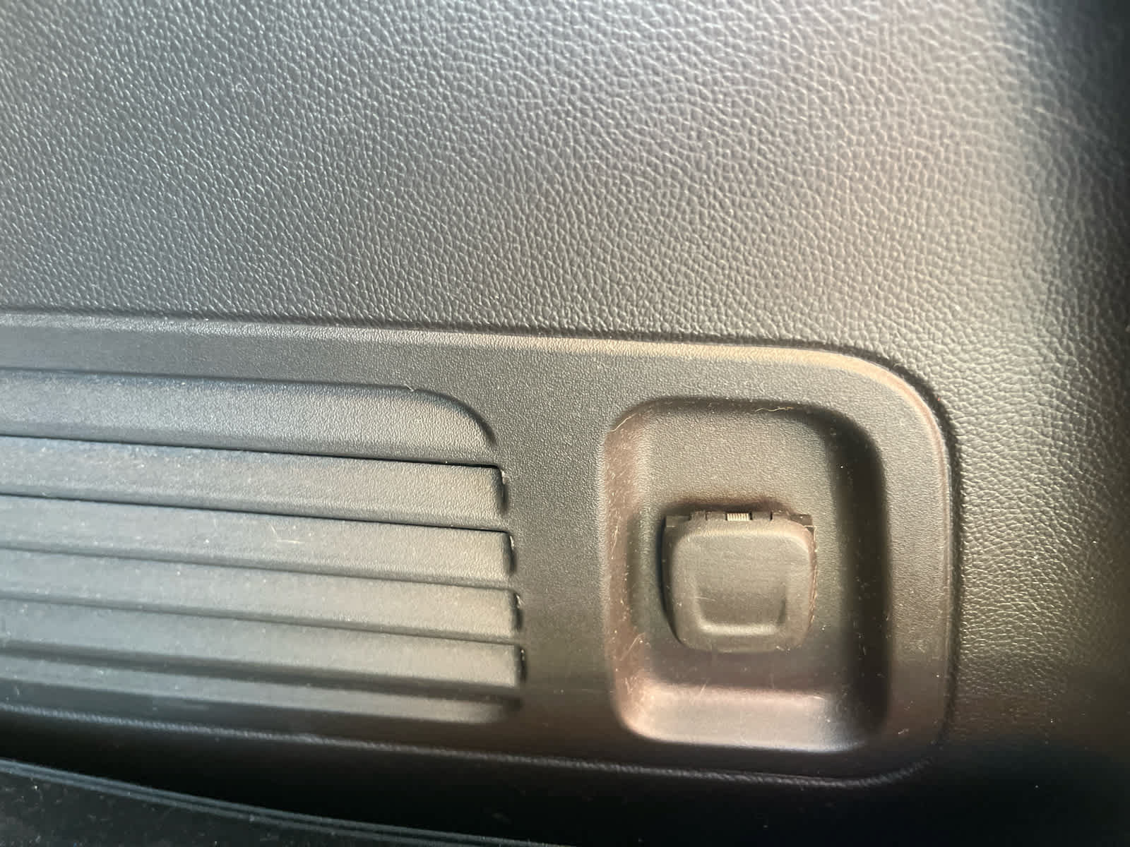 Used 2023 Buick Enclave Essence w/ Experience Buick Package FWD image 33