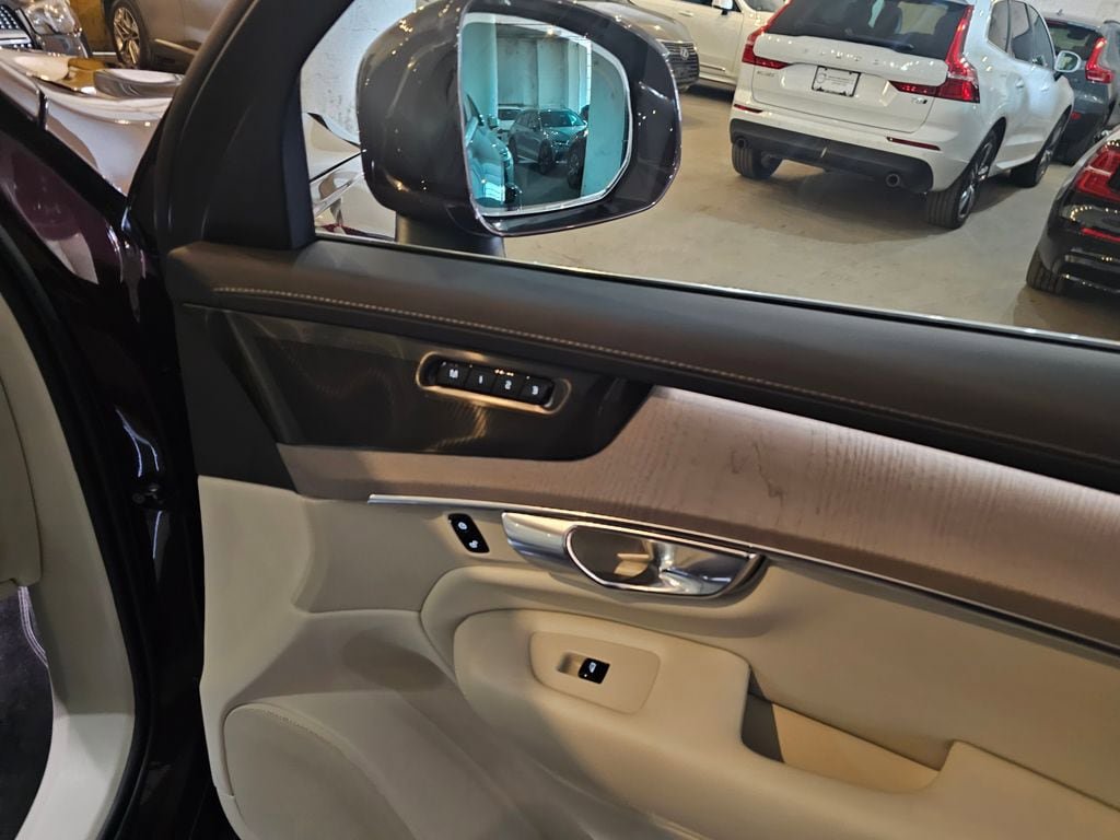 Certified 2025 Volvo XC90 T8 Ultra image 12
